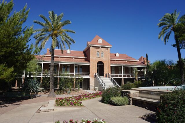 Funded University of Arizona Scholarships 2025 | Apply Now for Bachelor’s, Master’s, and PhD Programs